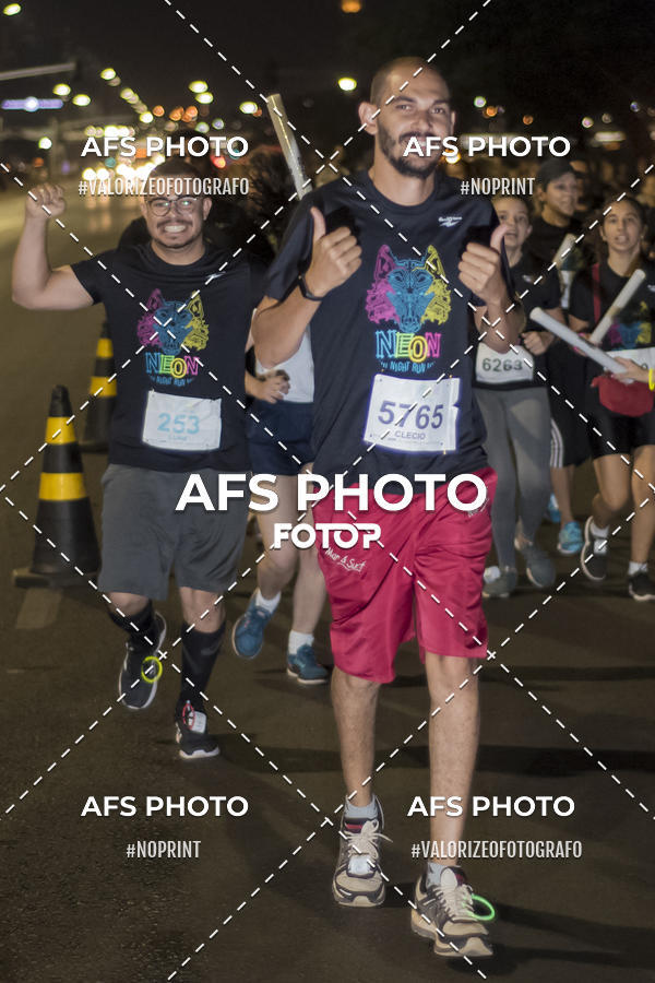 Buy your photos of the eventNeon Night Run 2019 - Brasilia on Fotop