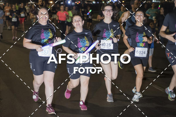 Buy your photos of the eventNeon Night Run 2019 - Brasilia on Fotop