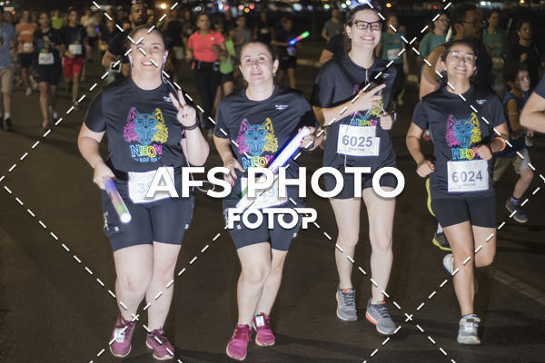 Buy your photos of the eventNeon Night Run 2019 - Brasilia on Fotop