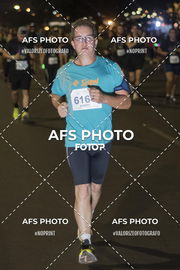 Buy your photos of the eventNeon Night Run 2019 - Brasilia on Fotop