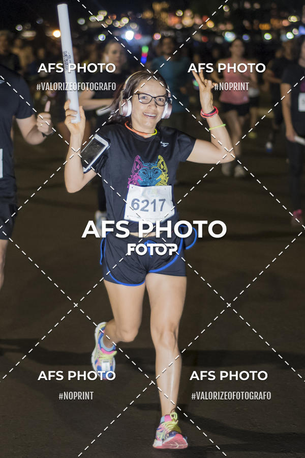 Buy your photos of the eventNeon Night Run 2019 - Brasilia on Fotop