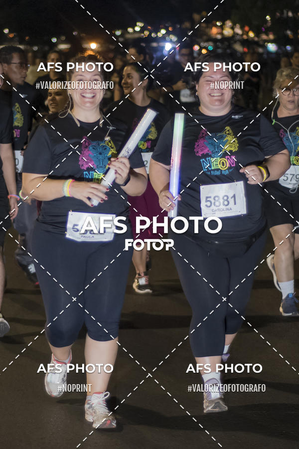 Buy your photos of the eventNeon Night Run 2019 - Brasilia on Fotop
