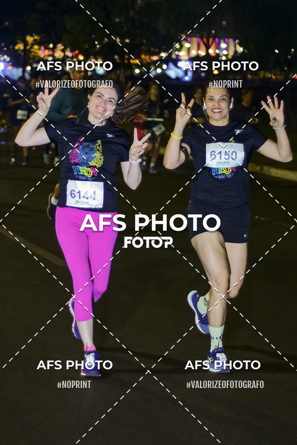 Buy your photos of the eventNeon Night Run 2019 - Brasilia on Fotop