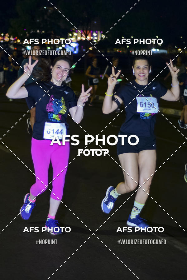 Buy your photos of the eventNeon Night Run 2019 - Brasilia on Fotop