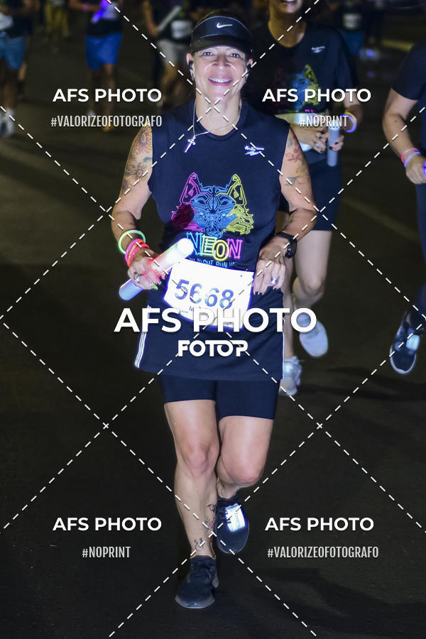 Buy your photos of the eventNeon Night Run 2019 - Brasilia on Fotop