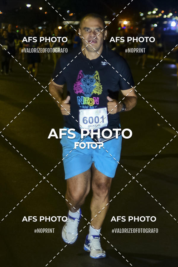 Buy your photos of the eventNeon Night Run 2019 - Brasilia on Fotop