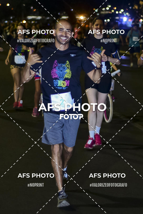 Buy your photos of the eventNeon Night Run 2019 - Brasilia on Fotop