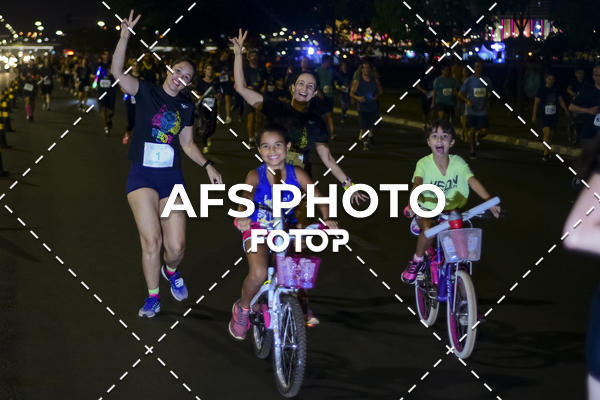 Buy your photos of the eventNeon Night Run 2019 - Brasilia on Fotop