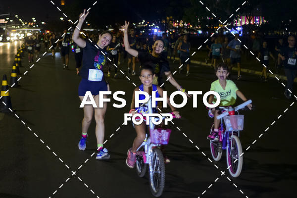 Buy your photos of the eventNeon Night Run 2019 - Brasilia on Fotop
