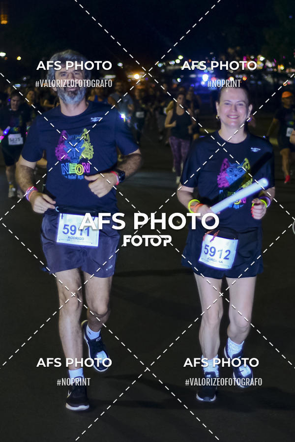 Buy your photos of the eventNeon Night Run 2019 - Brasilia on Fotop