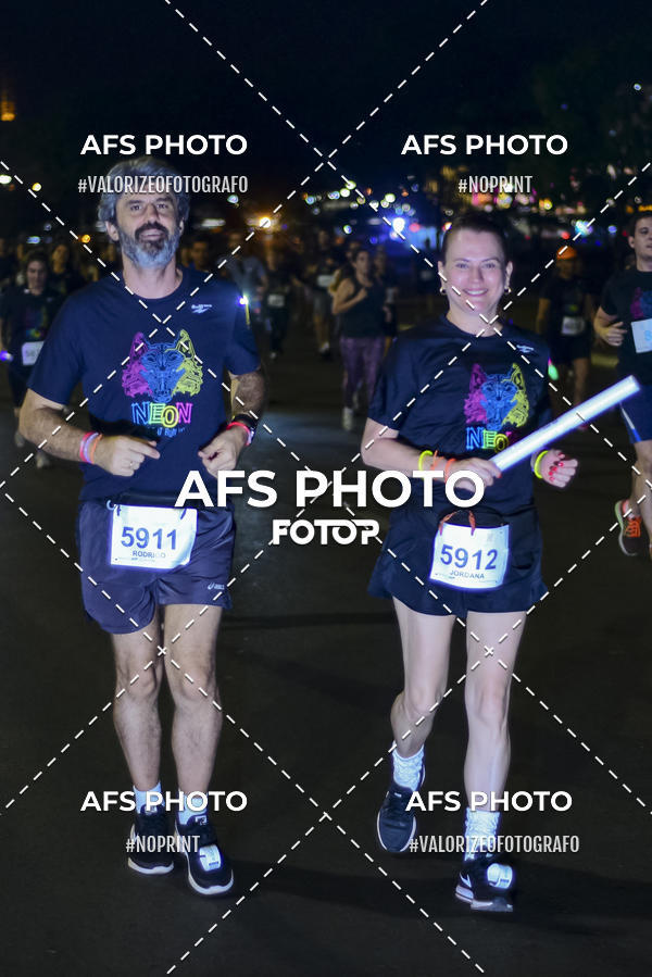Buy your photos of the eventNeon Night Run 2019 - Brasilia on Fotop
