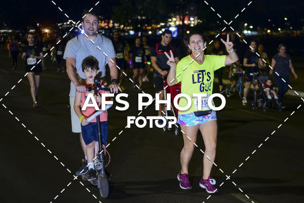 Buy your photos of the eventNeon Night Run 2019 - Brasilia on Fotop