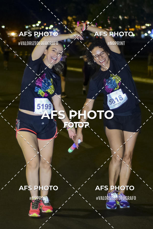 Buy your photos of the eventNeon Night Run 2019 - Brasilia on Fotop