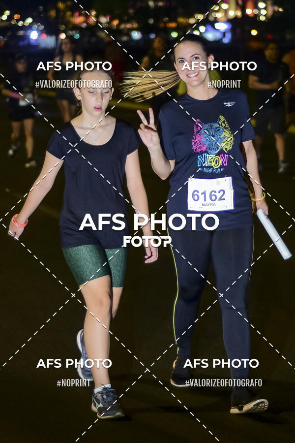 Buy your photos of the eventNeon Night Run 2019 - Brasilia on Fotop
