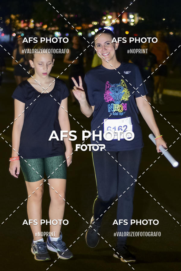 Buy your photos of the eventNeon Night Run 2019 - Brasilia on Fotop