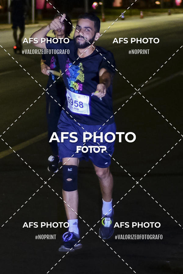 Buy your photos of the eventNeon Night Run 2019 - Brasilia on Fotop