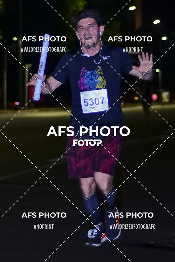 Buy your photos of the eventNeon Night Run 2019 - Brasilia on Fotop