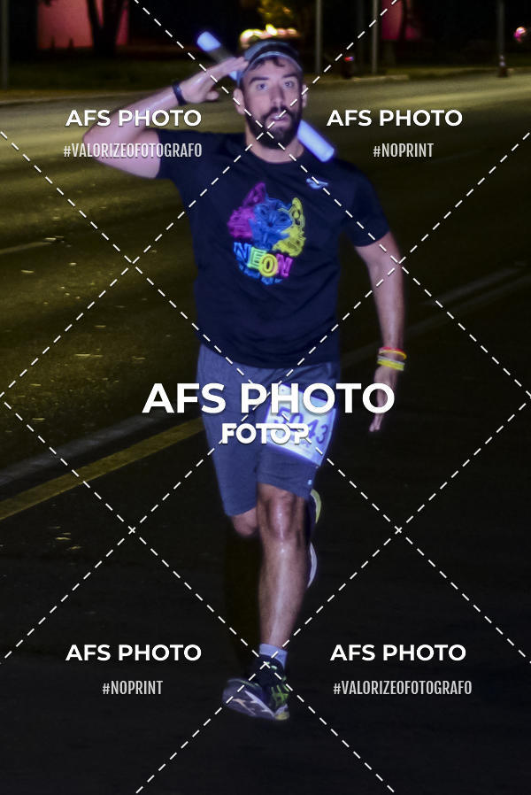 Buy your photos of the eventNeon Night Run 2019 - Brasilia on Fotop