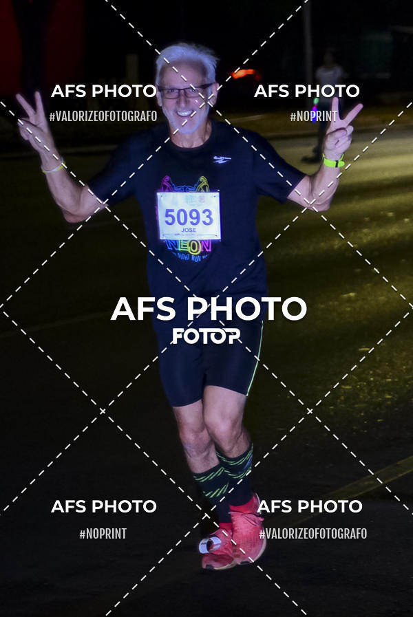 Buy your photos of the eventNeon Night Run 2019 - Brasilia on Fotop