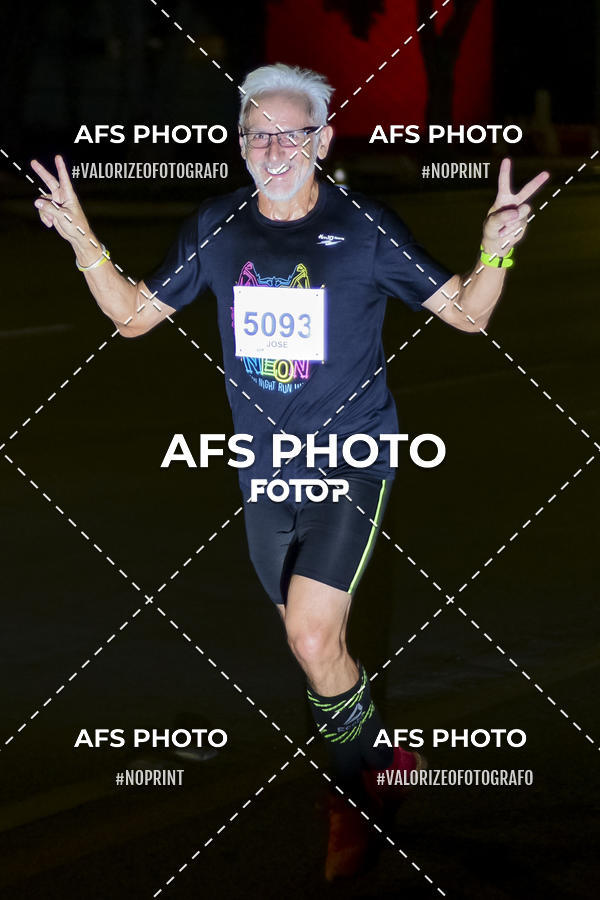 Buy your photos of the eventNeon Night Run 2019 - Brasilia on Fotop