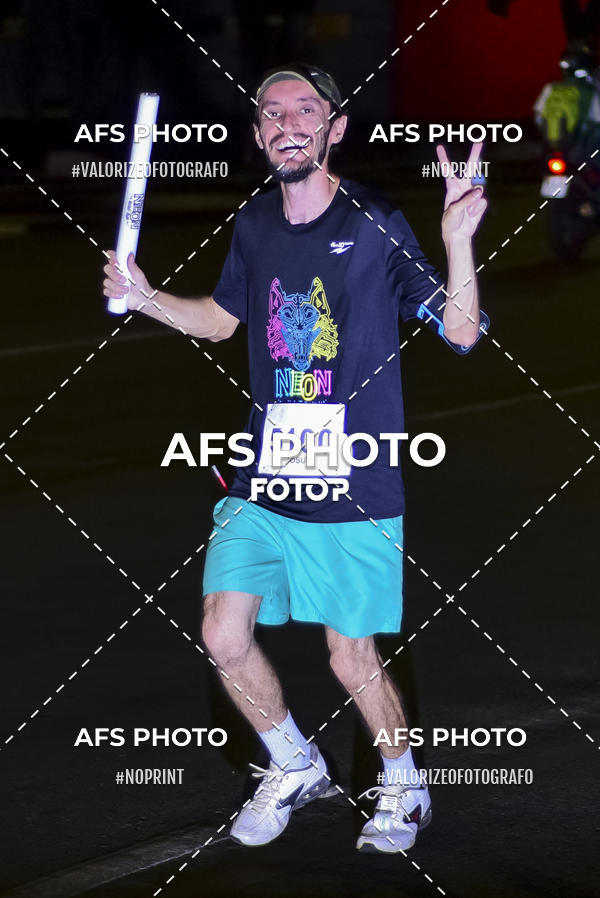 Buy your photos of the eventNeon Night Run 2019 - Brasilia on Fotop