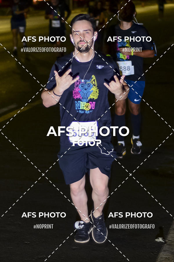 Buy your photos of the eventNeon Night Run 2019 - Brasilia on Fotop