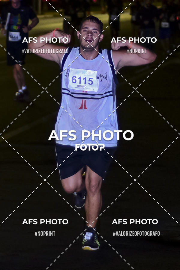Buy your photos of the eventNeon Night Run 2019 - Brasilia on Fotop