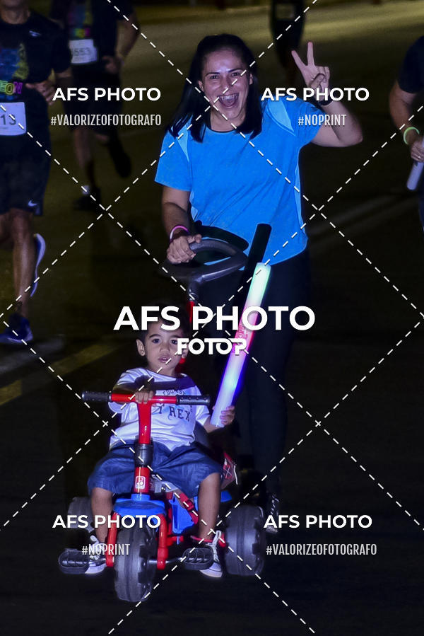 Buy your photos of the eventNeon Night Run 2019 - Brasilia on Fotop