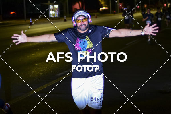 Buy your photos of the eventNeon Night Run 2019 - Brasilia on Fotop