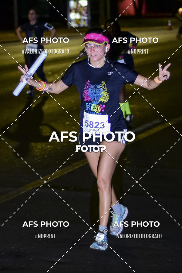 Buy your photos of the eventNeon Night Run 2019 - Brasilia on Fotop