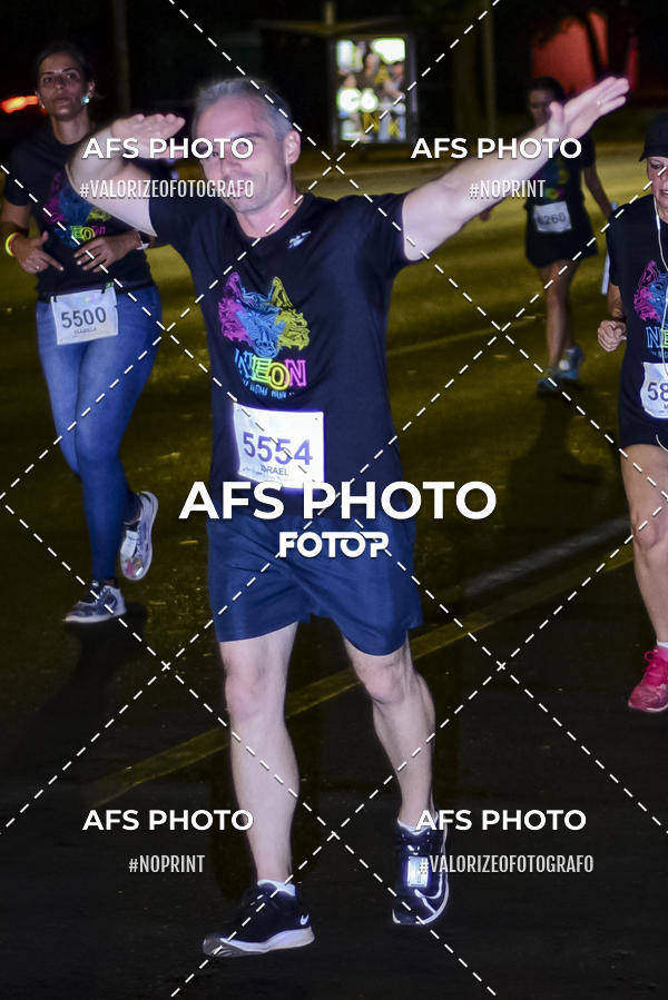 Buy your photos of the eventNeon Night Run 2019 - Brasilia on Fotop