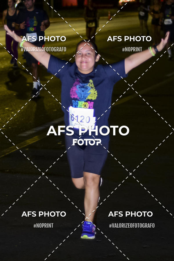 Buy your photos of the eventNeon Night Run 2019 - Brasilia on Fotop