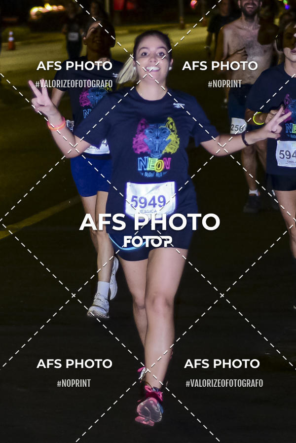 Buy your photos of the eventNeon Night Run 2019 - Brasilia on Fotop