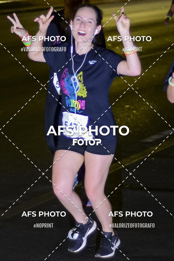 Buy your photos of the eventNeon Night Run 2019 - Brasilia on Fotop