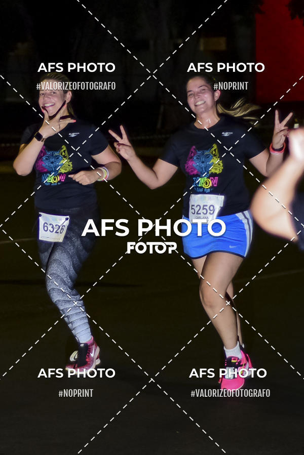 Buy your photos of the eventNeon Night Run 2019 - Brasilia on Fotop