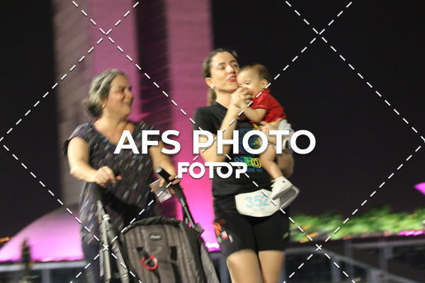 Buy your photos of the eventNeon Night Run 2019 - Brasilia on Fotop