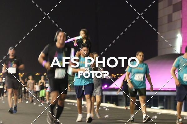 Buy your photos of the eventNeon Night Run 2019 - Brasilia on Fotop