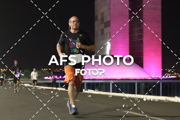 Buy your photos of the eventNeon Night Run 2019 - Brasilia on Fotop