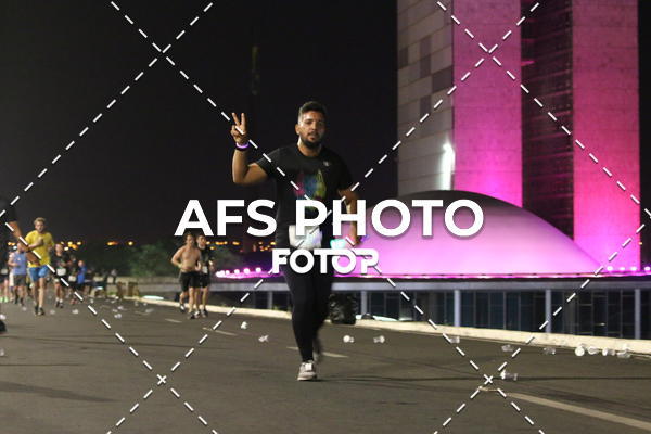 Buy your photos of the eventNeon Night Run 2019 - Brasilia on Fotop
