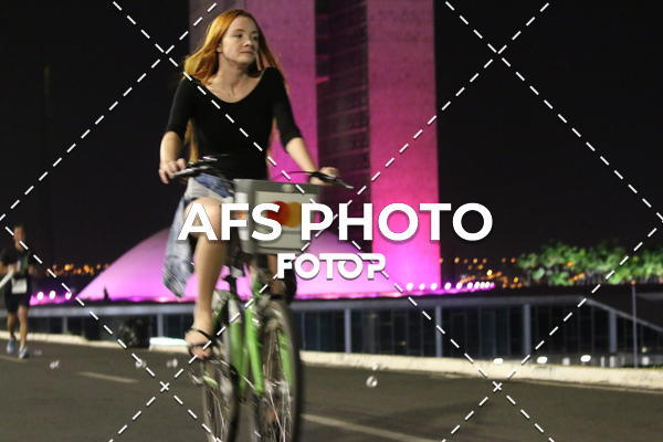 Buy your photos of the eventNeon Night Run 2019 - Brasilia on Fotop