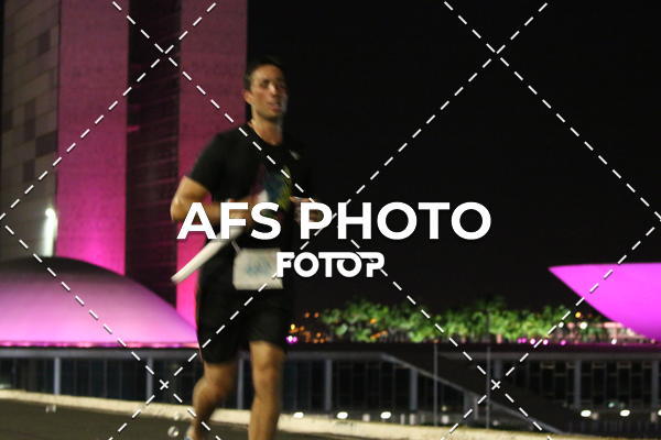 Buy your photos of the eventNeon Night Run 2019 - Brasilia on Fotop