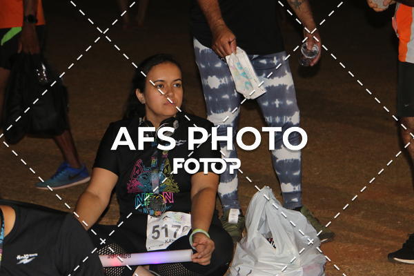 Buy your photos of the eventNeon Night Run 2019 - Brasilia on Fotop