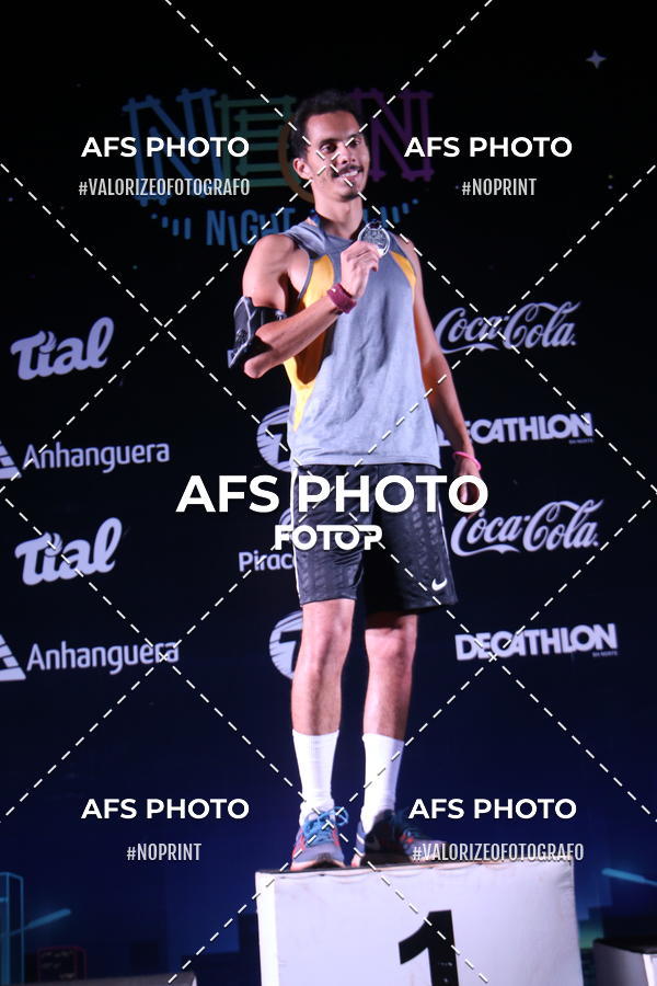 Buy your photos of the eventNeon Night Run 2019 - Brasilia on Fotop
