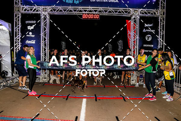 Buy your photos of the eventNeon Night Run 2019 - Brasilia on Fotop