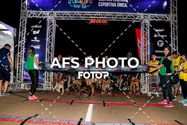 Buy your photos of the eventNeon Night Run 2019 - Brasilia on Fotop