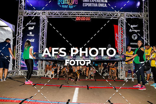 Buy your photos of the eventNeon Night Run 2019 - Brasilia on Fotop