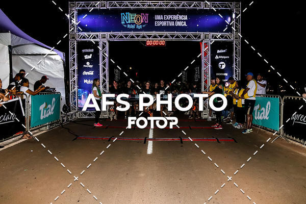 Buy your photos of the eventNeon Night Run 2019 - Brasilia on Fotop