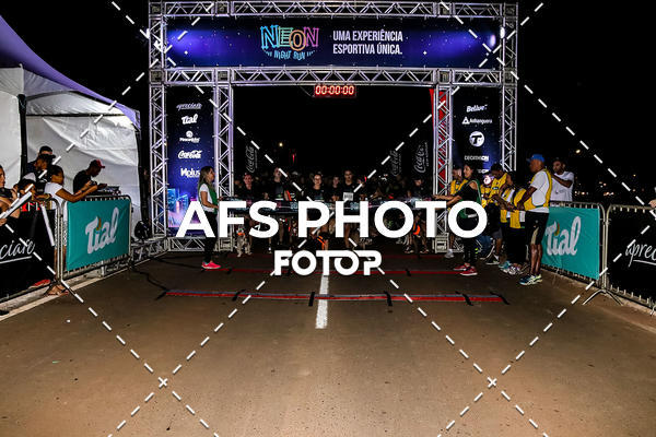 Buy your photos of the eventNeon Night Run 2019 - Brasilia on Fotop