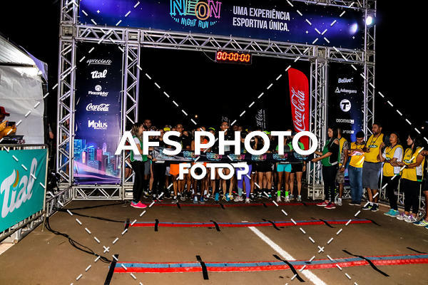 Buy your photos of the eventNeon Night Run 2019 - Brasilia on Fotop