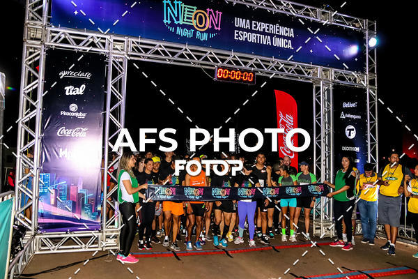 Buy your photos of the eventNeon Night Run 2019 - Brasilia on Fotop
